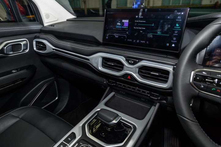 Proton X90 Interior 8